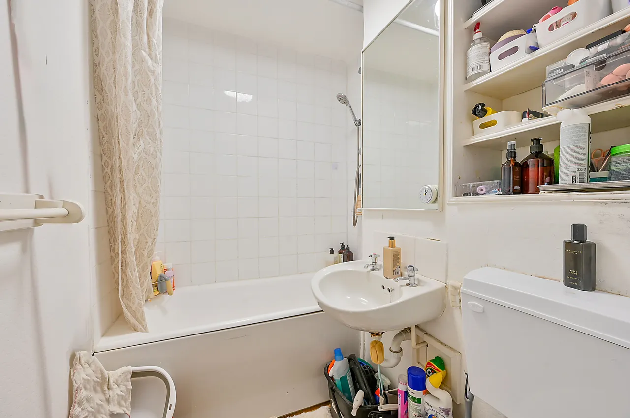 6 Cherry Wood Way, London, photo 6