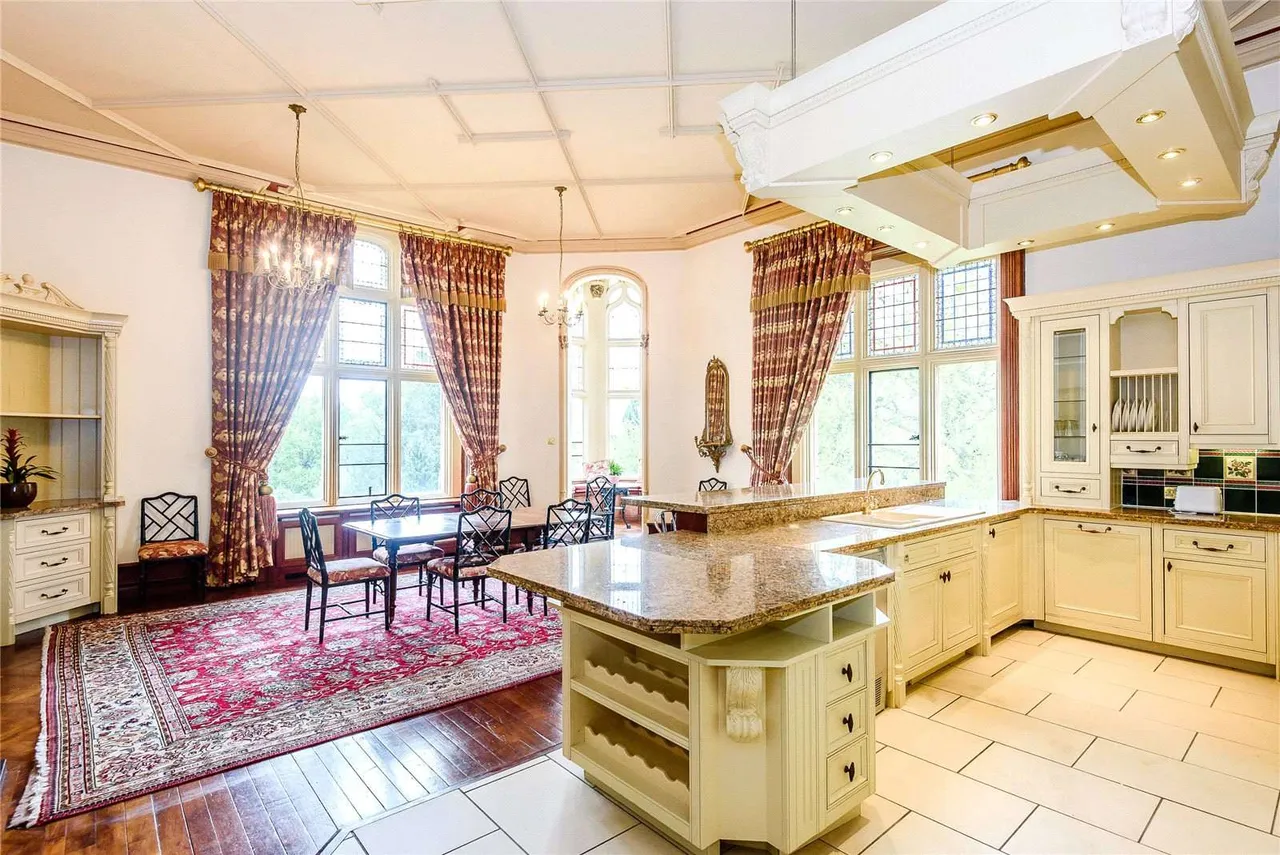 Wyfold Court, Kingwood, Henley-on-Thames, Oxfordshire, RG9 5WF, photo 3