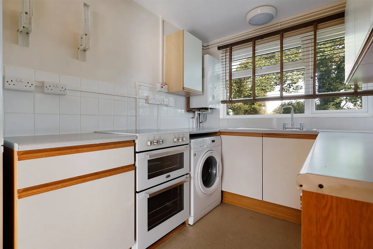 George Horley Place, Newdigate, RH5, photo 2