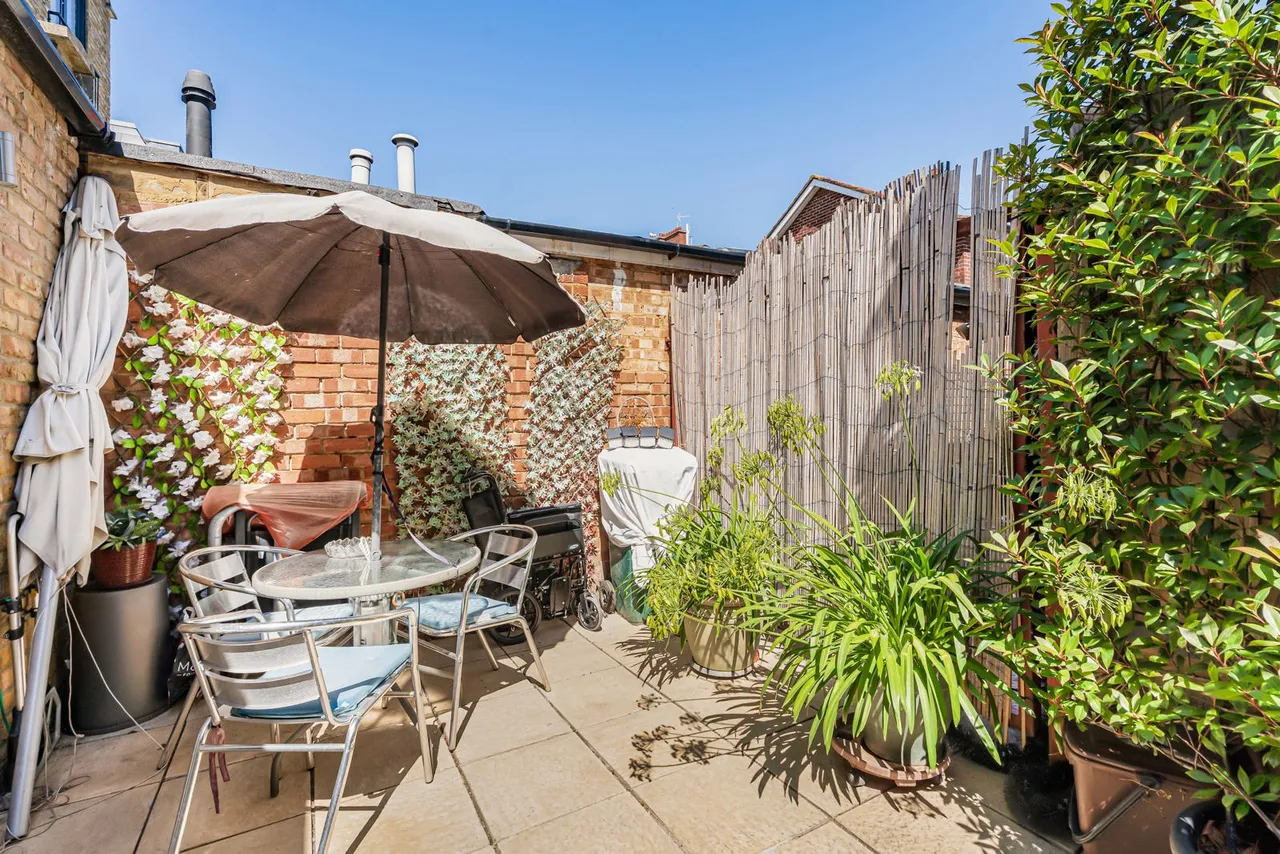1 bed flat for sale, Trinity Road, London, SW17