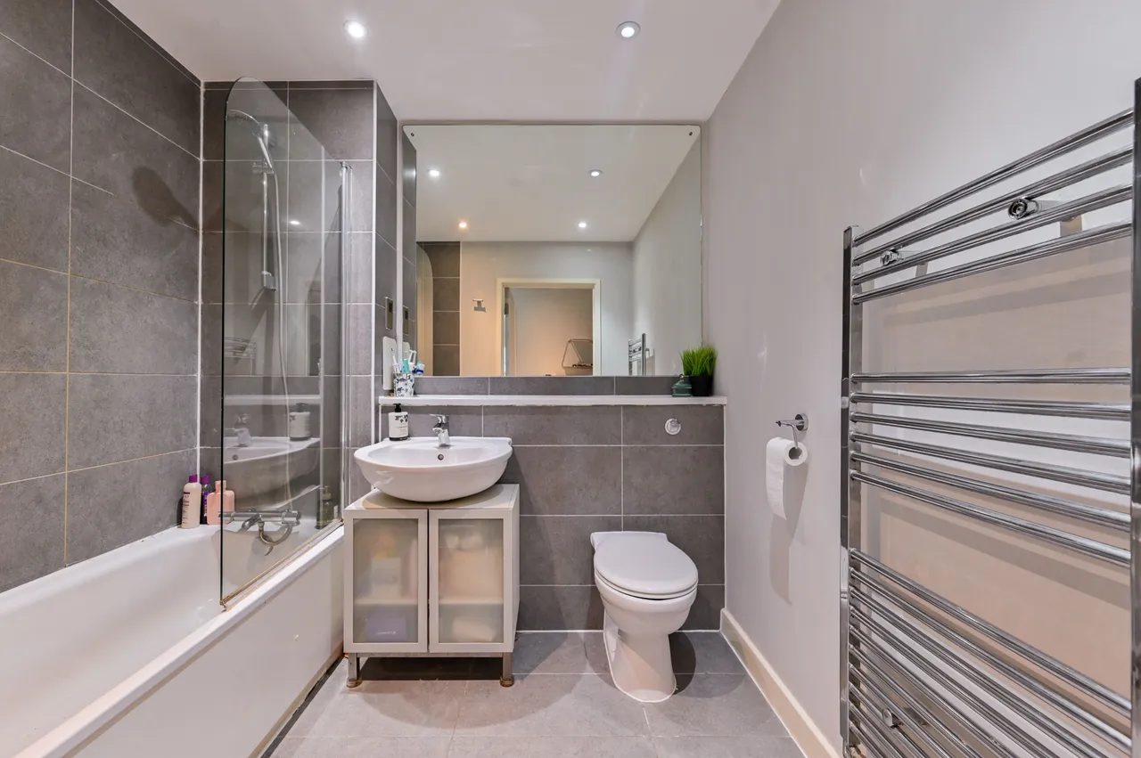 Flat 9, 1 Singer Mews, London, photo 8