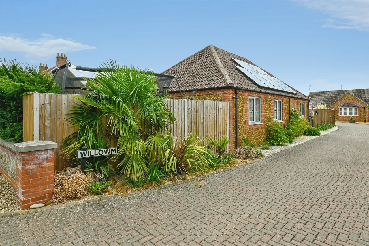 3 bed house for sale, Willowmead Close, Snettisham, PE31