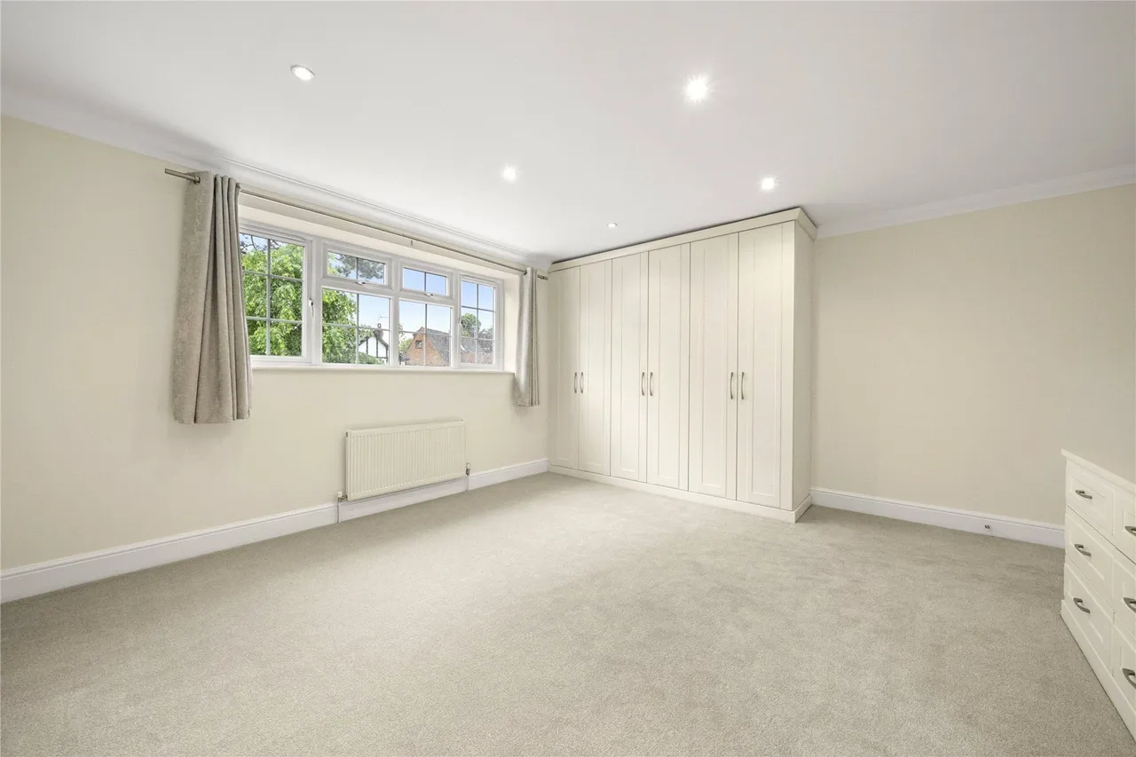 Midway, Walton-on-Thames, Surrey, KT12, photo 12