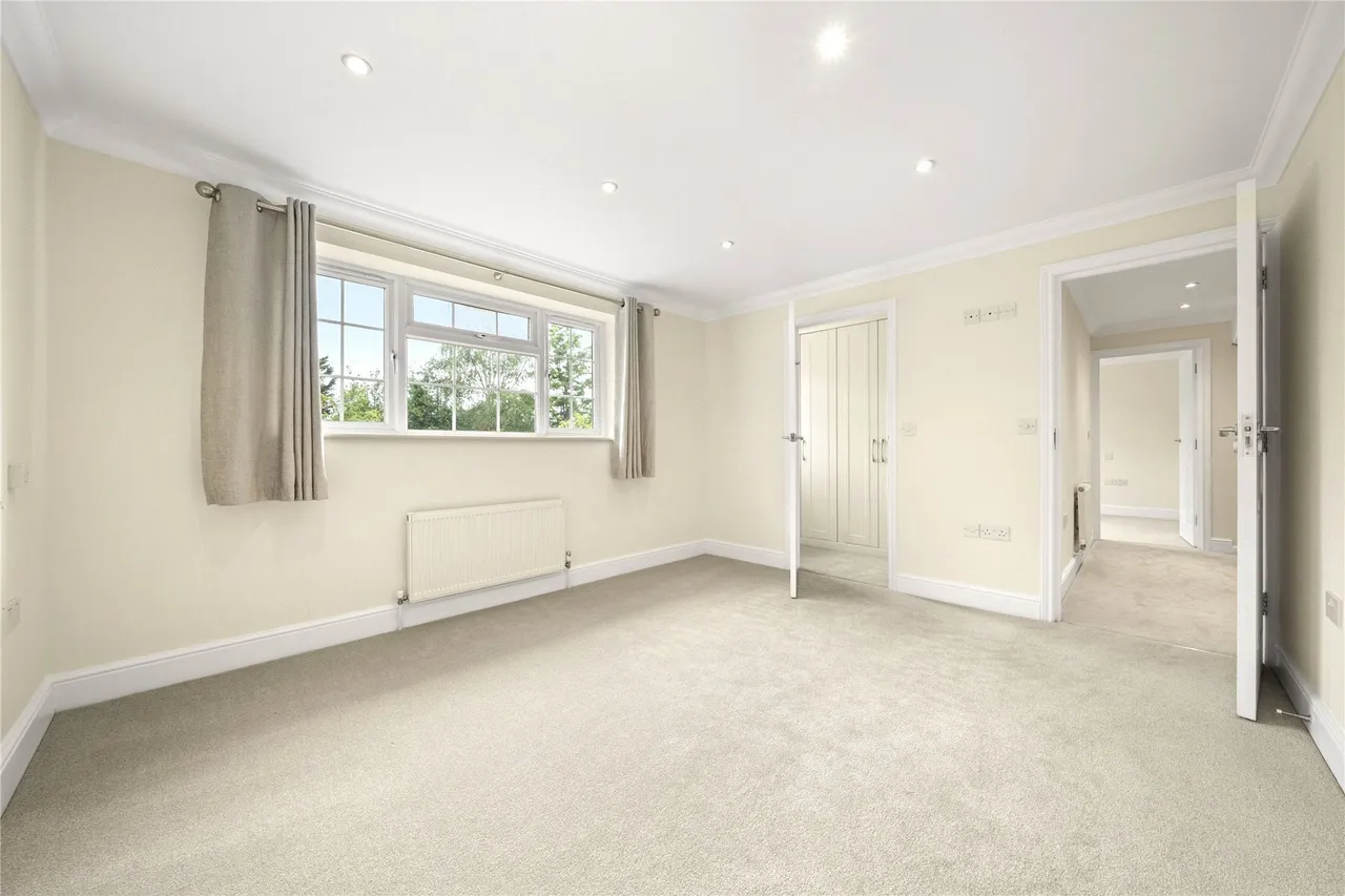 Midway, Walton-on-Thames, Surrey, KT12, photo 7