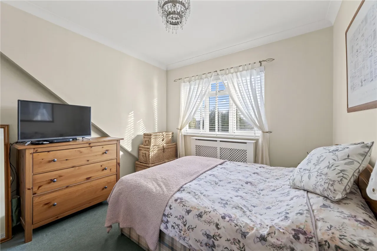 Chertsey Road, Twickenham, TW2 6LP, photo 7