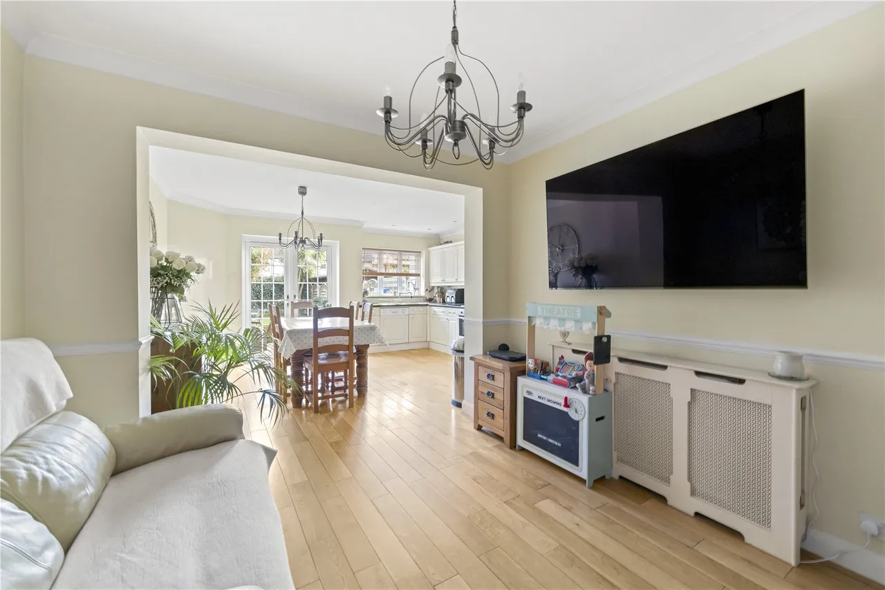 Chertsey Road, Twickenham, TW2 6LP, photo 4
