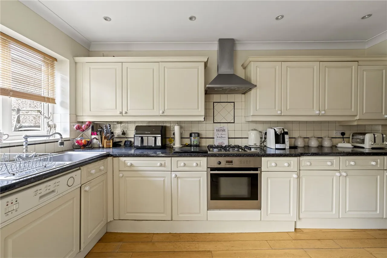Chertsey Road, Twickenham, TW2 6LP, photo 5
