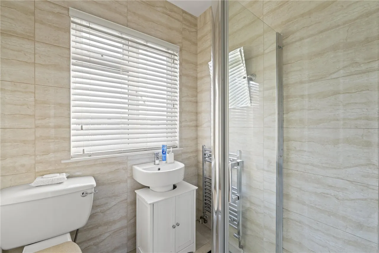 Chertsey Road, Twickenham, TW2 6LP, photo 8