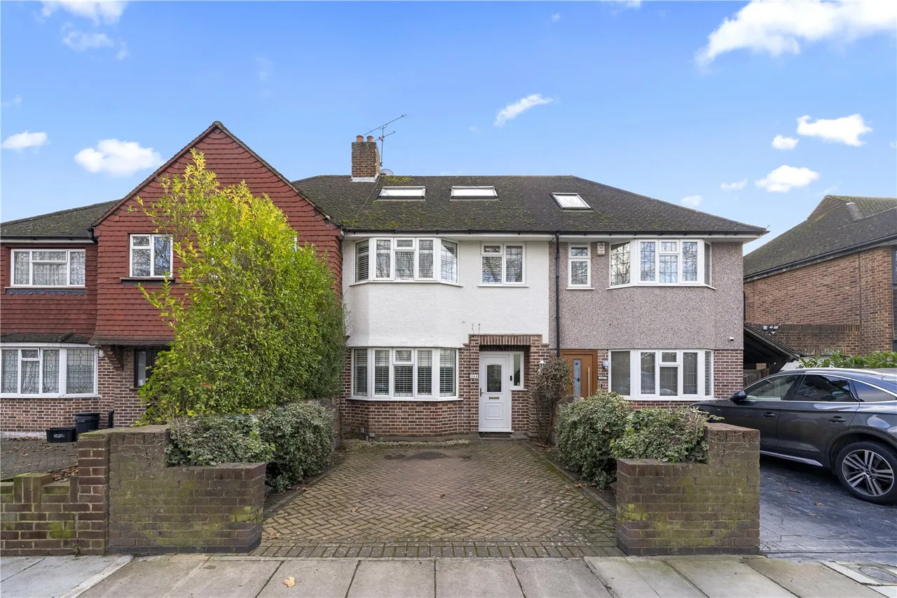 Chertsey Road, Twickenham, TW2 6LP, photo 2