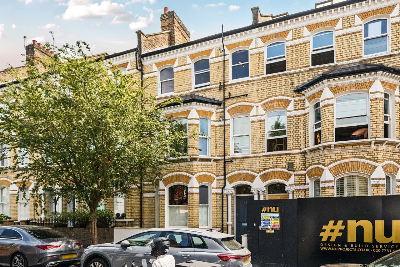 2 bed flat for sale — Beauchamp Road, London, SW11