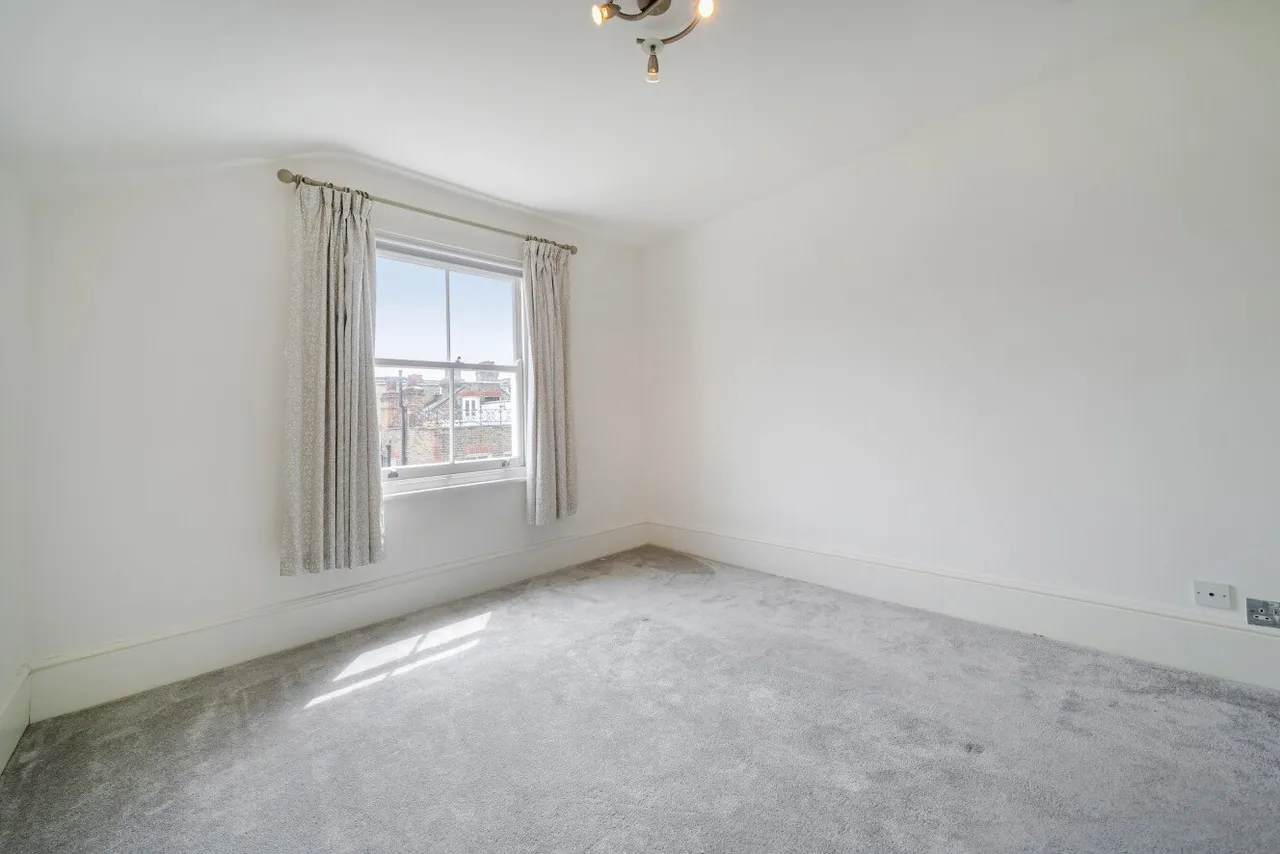 Beauchamp Road, London, SW11, photo 12