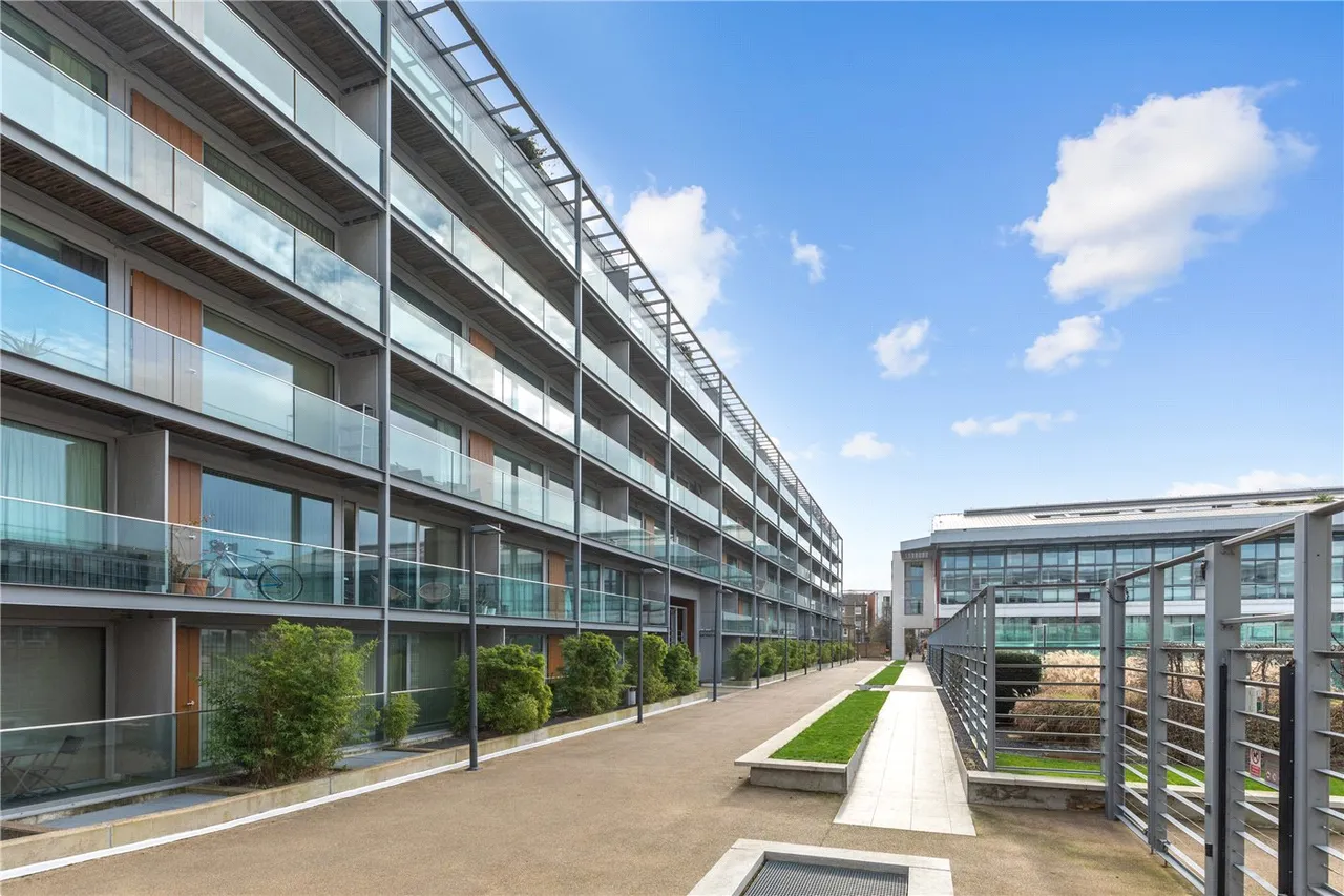 Highbury Stadium Square, London, N5, photo 8