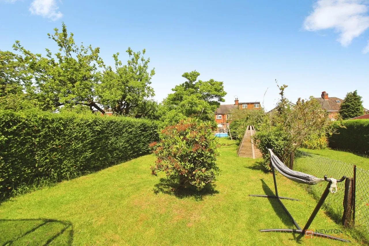 Sketchley Road, Burbage, LE10, photo 23