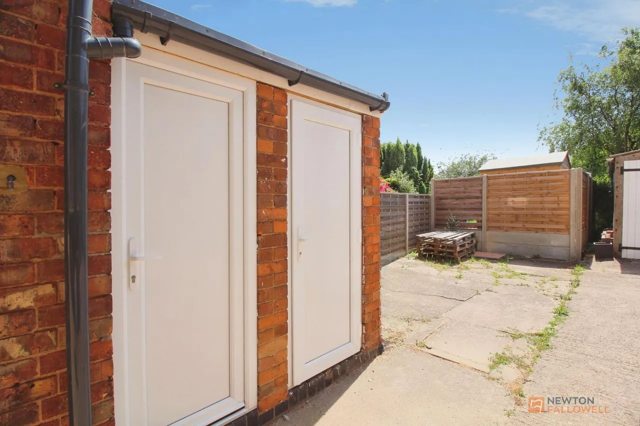 Sketchley Road, Burbage, LE10, photo 18