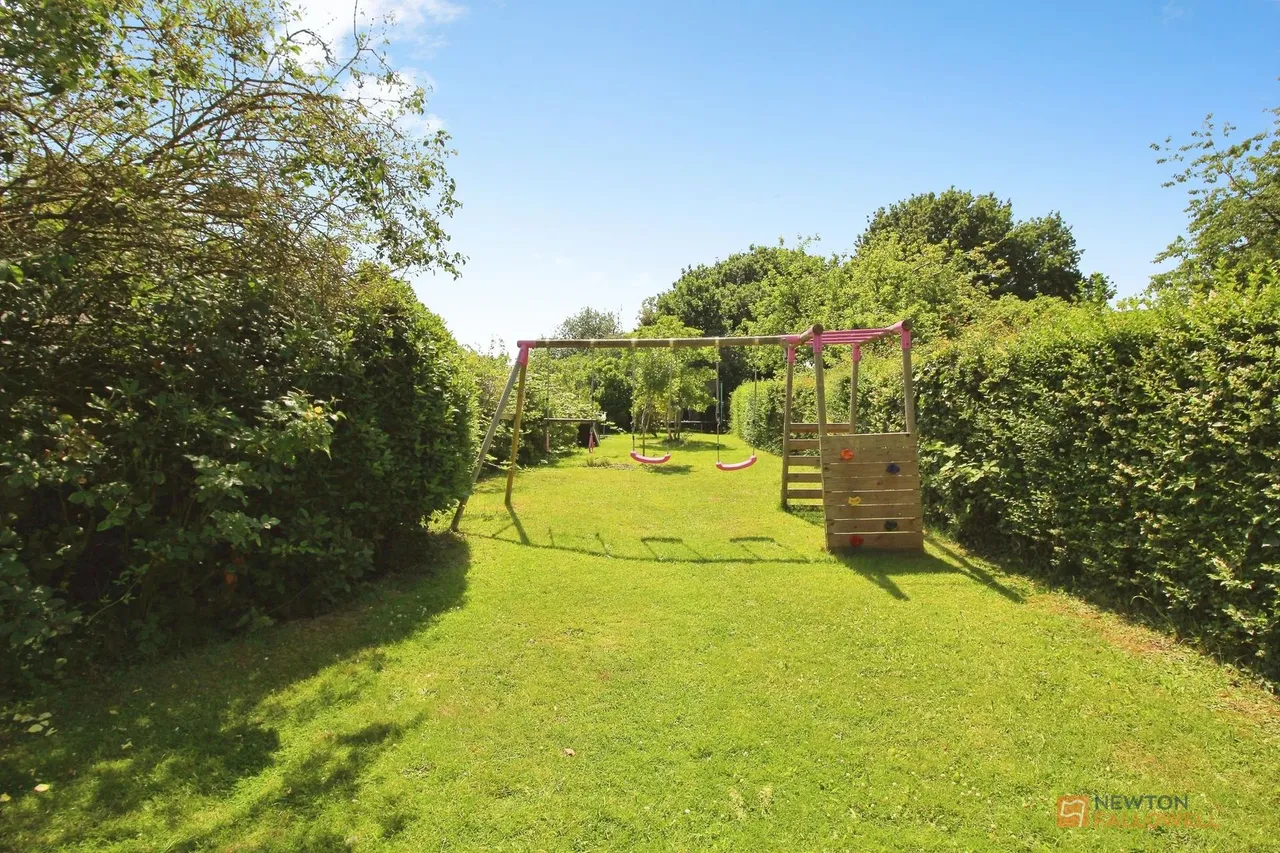 Sketchley Road, Burbage, LE10, photo 22