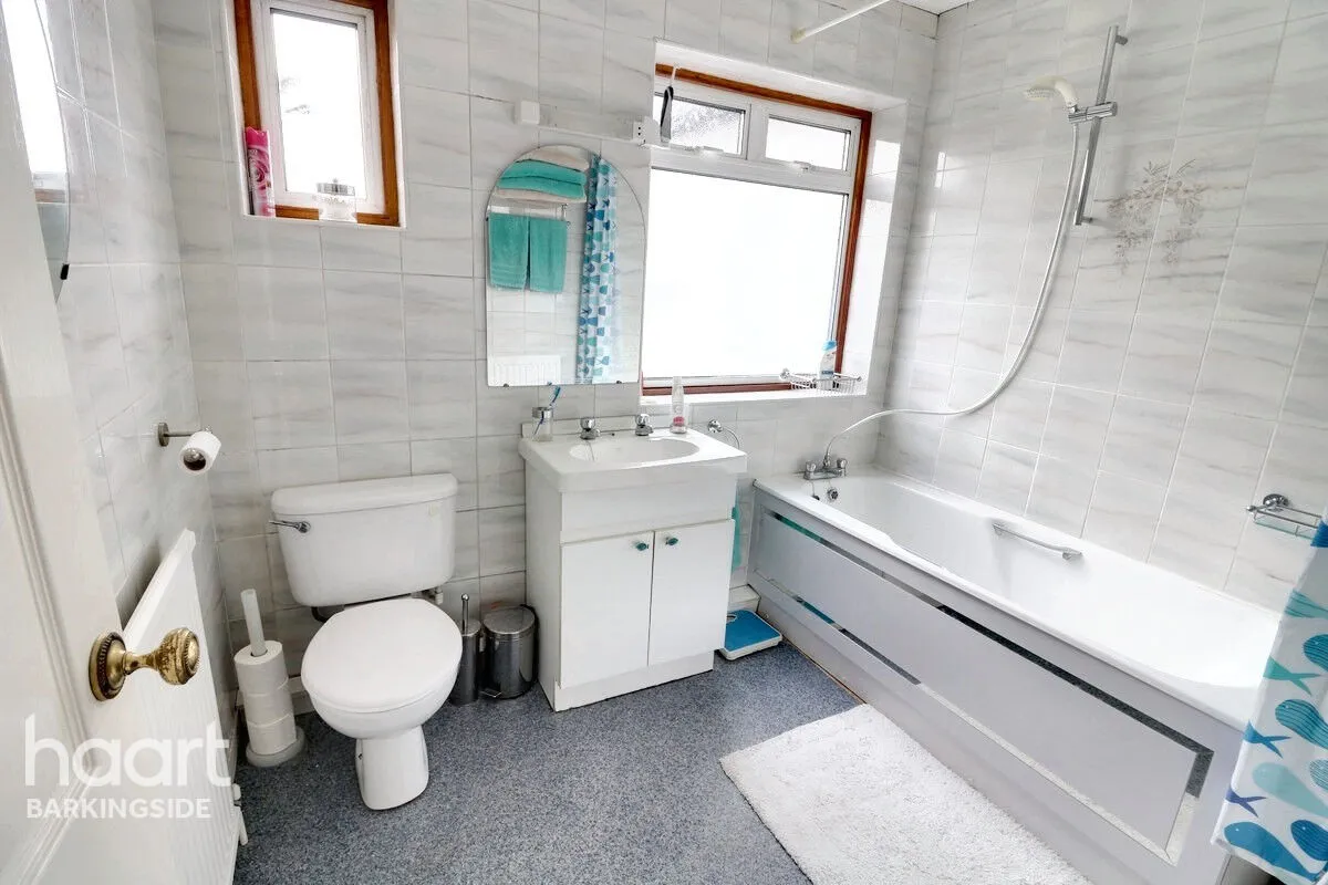 Oakleafe Gardens, Barkingside, IG6, photo 24