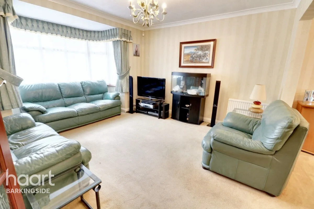 Oakleafe Gardens, Barkingside, IG6, photo 5