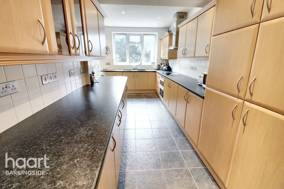 Oakleafe Gardens, Barkingside, IG6, photo 14
