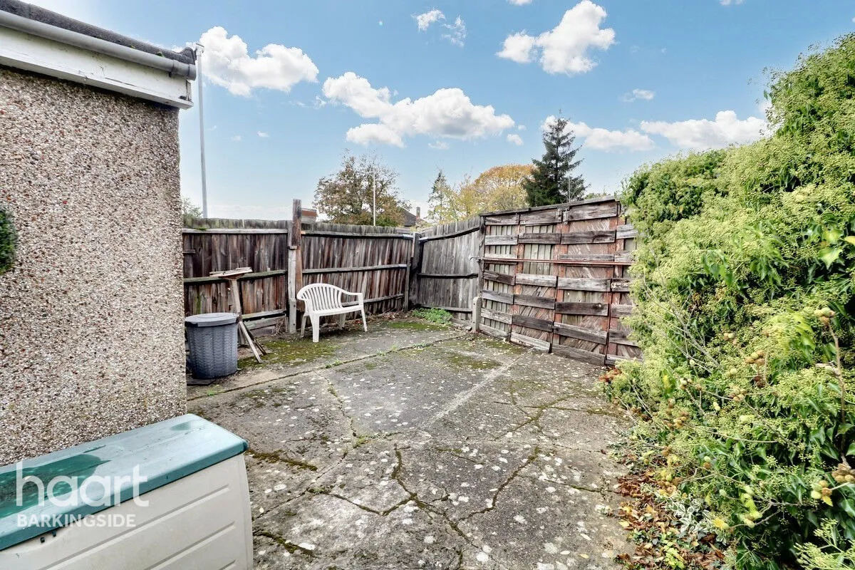 Oakleafe Gardens, Barkingside, IG6, photo 27
