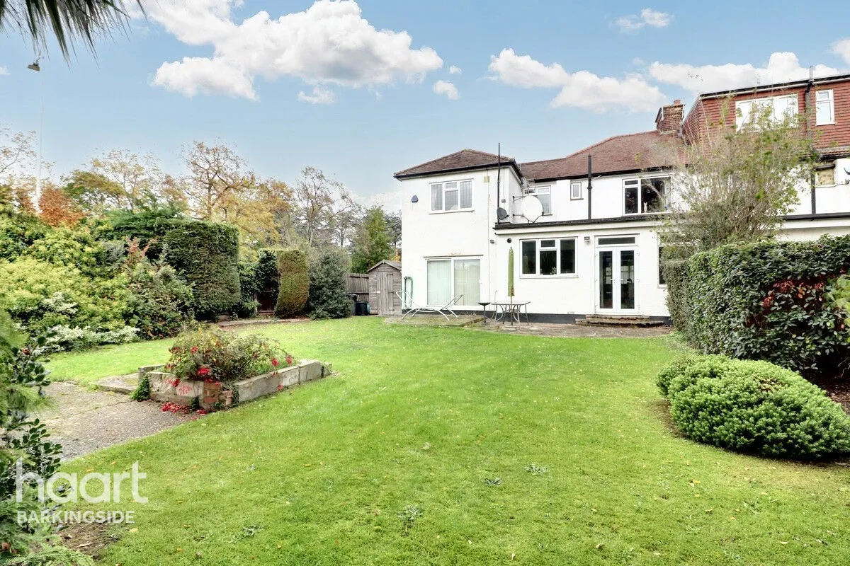 Oakleafe Gardens, Barkingside, IG6, photo 2