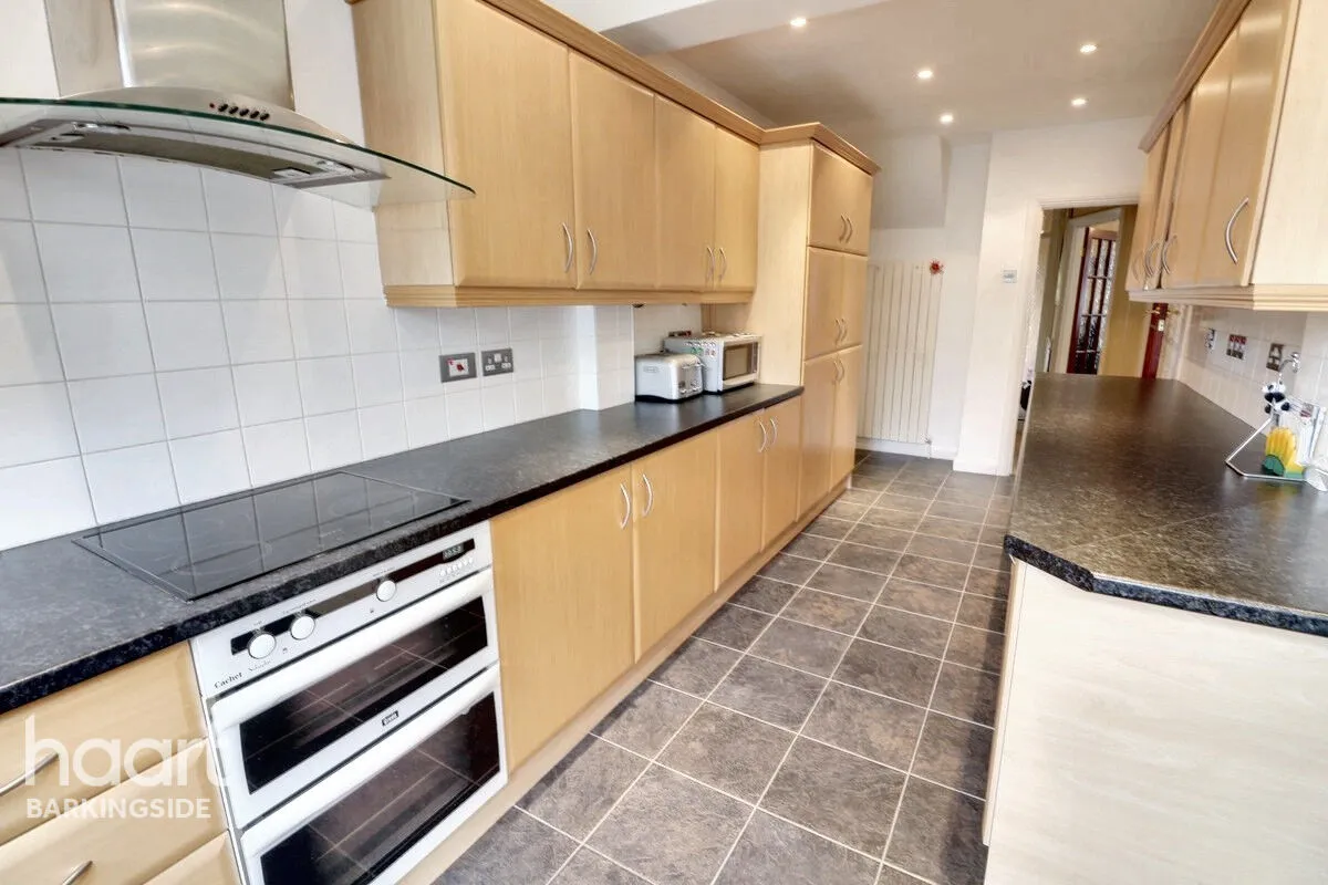 Oakleafe Gardens, Barkingside, IG6, photo 13