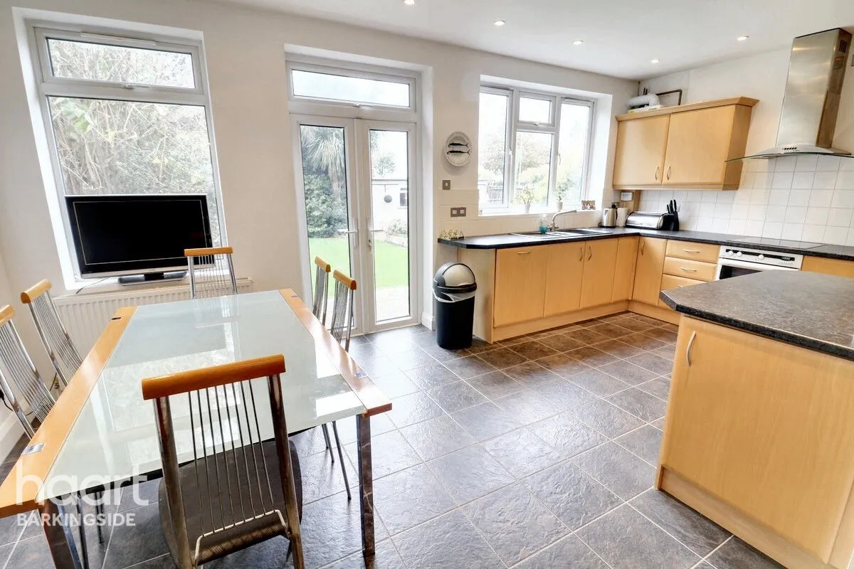 Oakleafe Gardens, Barkingside, IG6, photo 7
