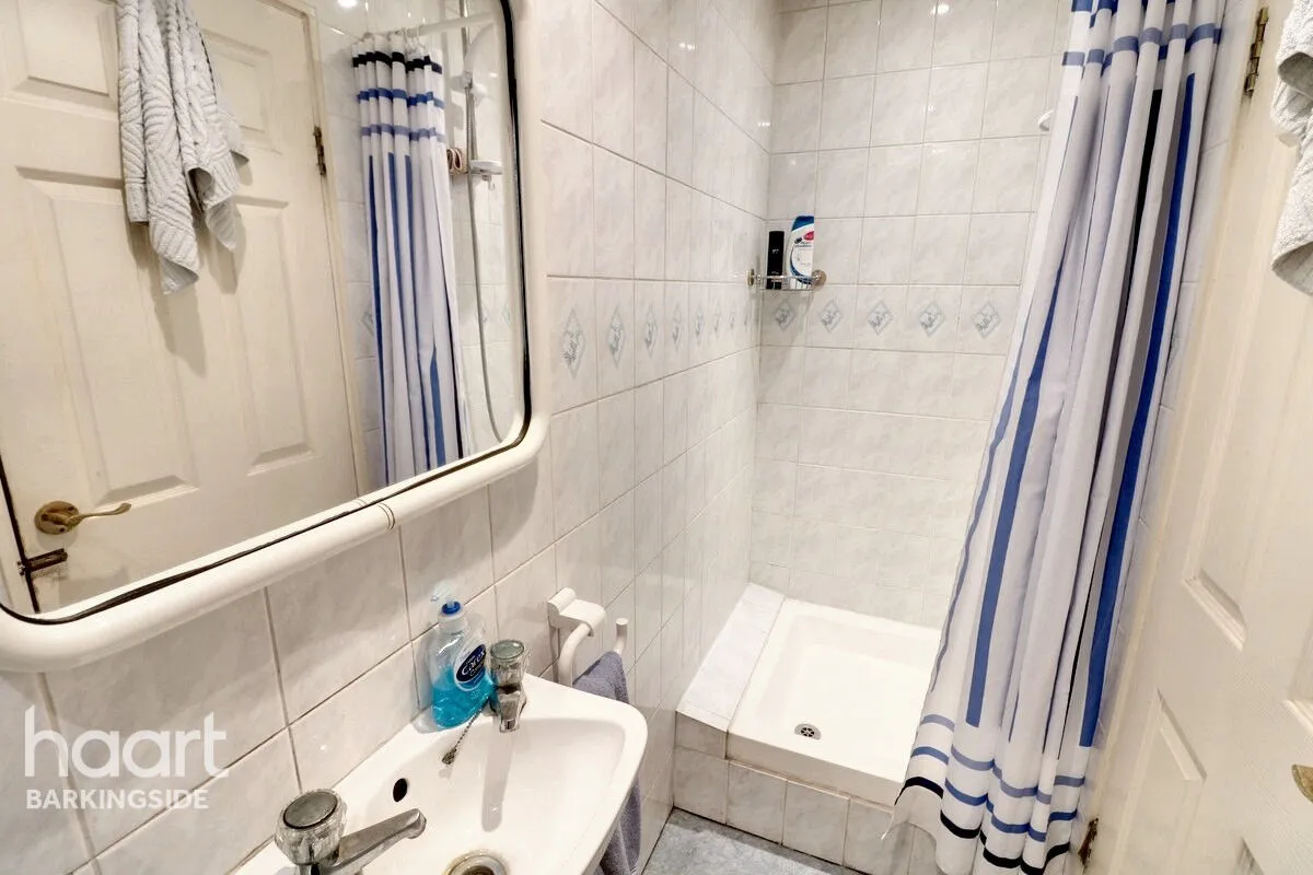 Oakleafe Gardens, Barkingside, IG6, photo 18