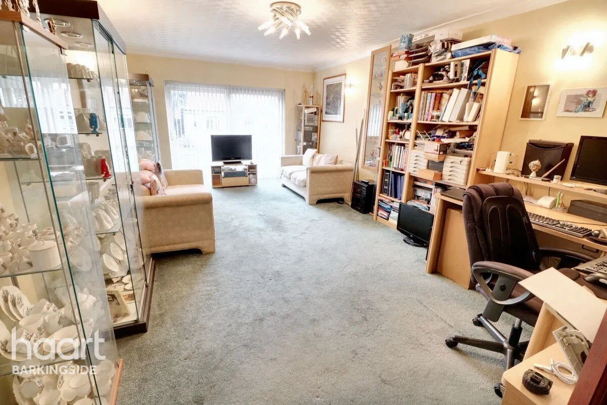 Oakleafe Gardens, Barkingside, IG6, photo 15