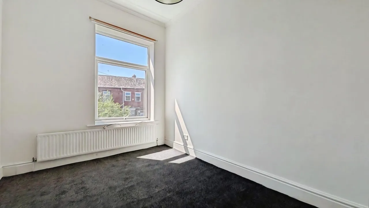 Ashton Road, Bardsley, OL8, photo 8