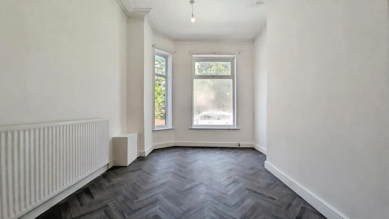 Ashton Road, Bardsley, OL8, photo 2