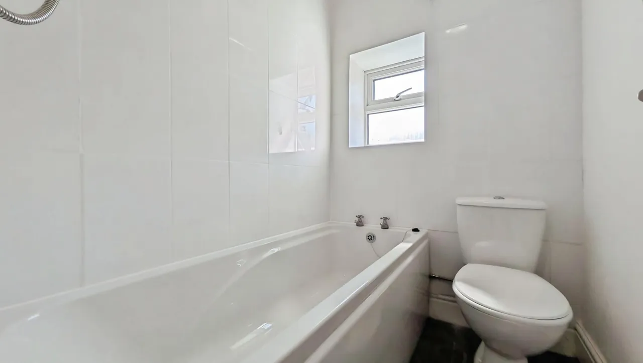 Ashton Road, Bardsley, OL8, photo 7
