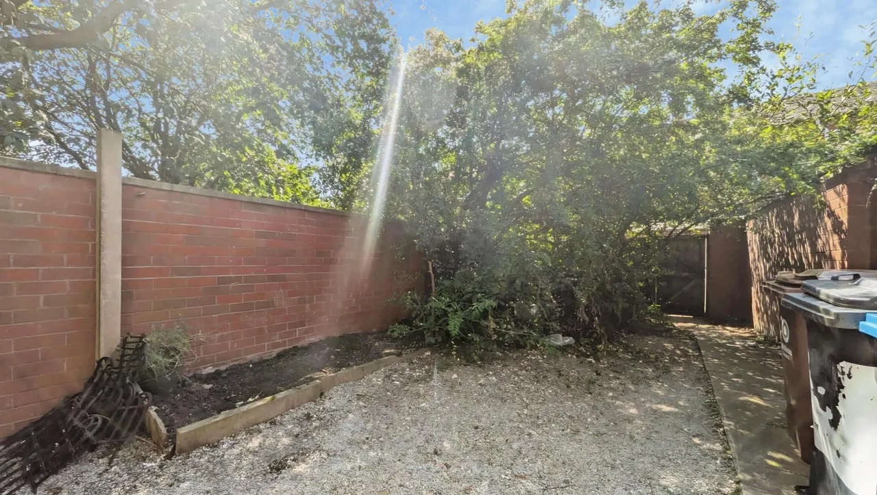 Ashton Road, Bardsley, OL8, photo 9