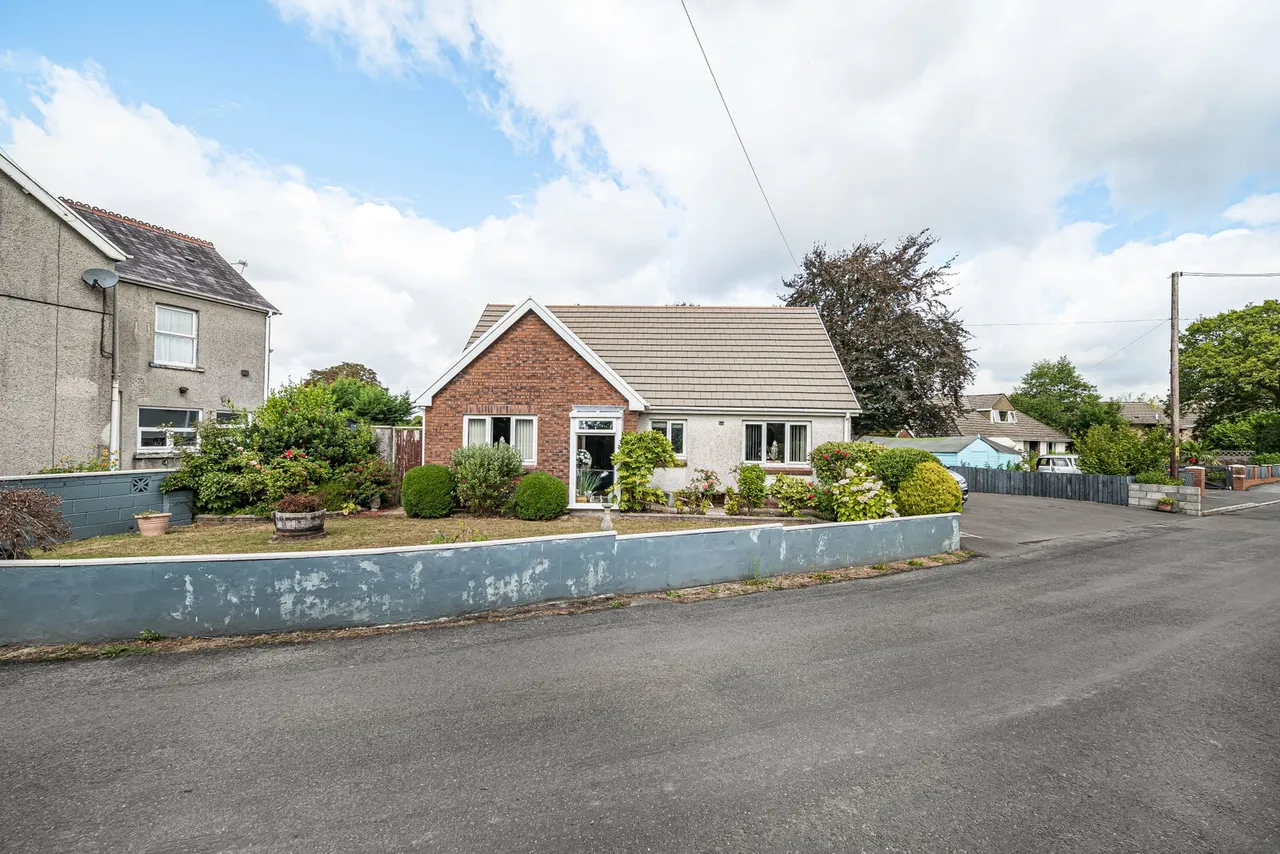 Wernoleu Road, Ammanford, SA18 2JL, photo 2