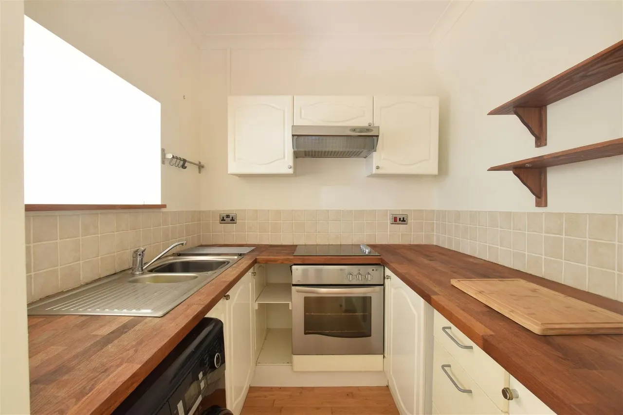 87 Camborne Road, Sutton, Surrey, SM2 6RF, photo 9