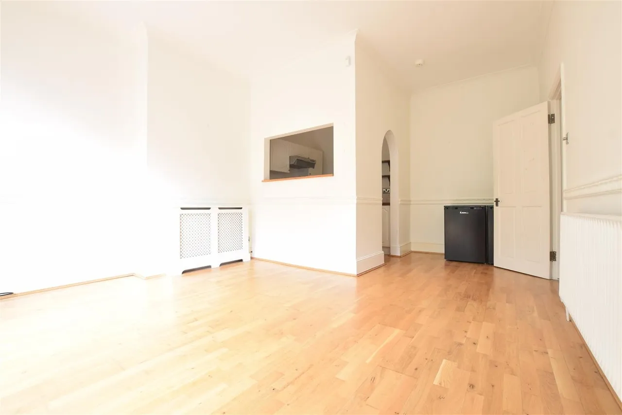 87 Camborne Road, Sutton, Surrey, SM2 6RF, photo 8