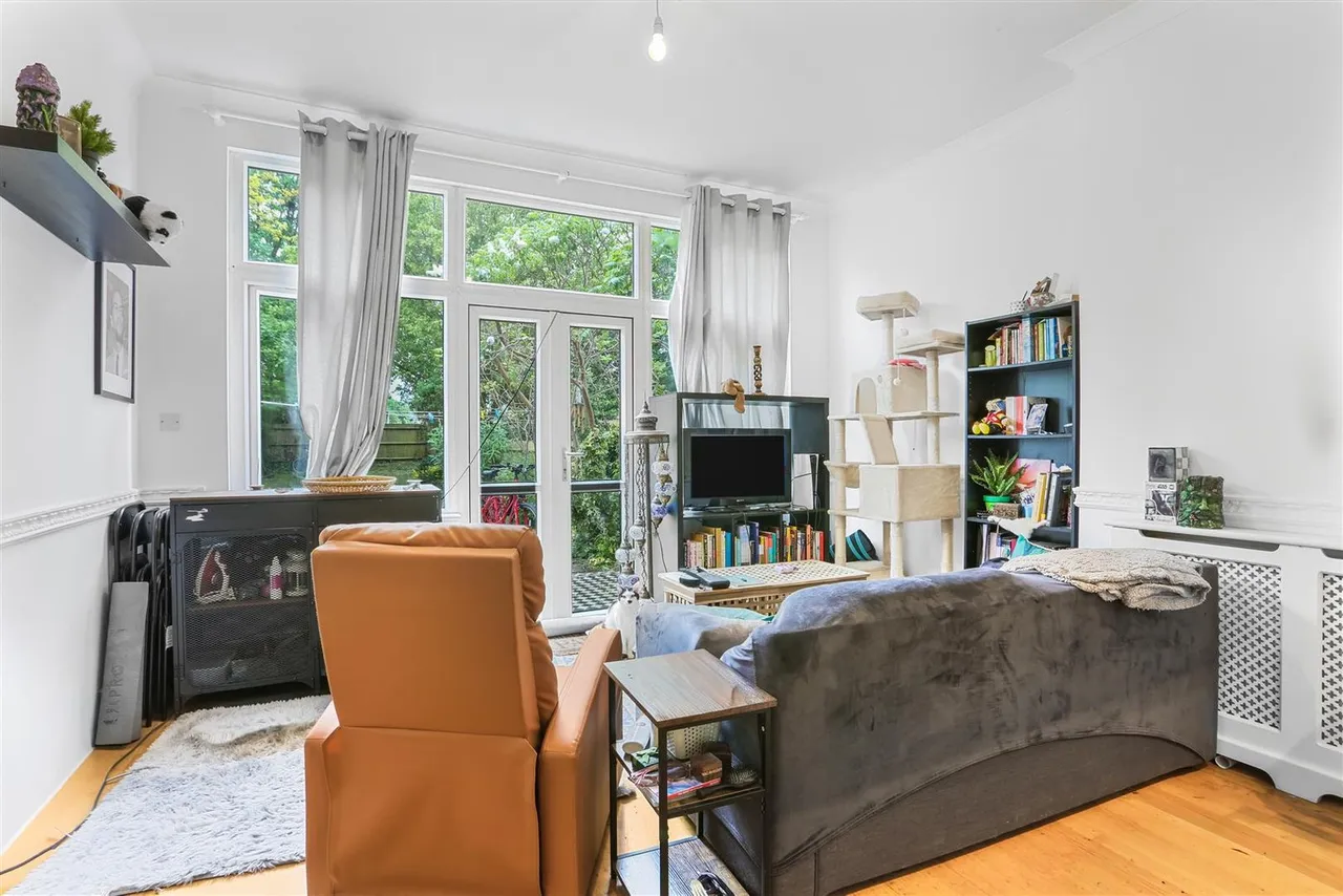 87 Camborne Road, Sutton, Surrey, SM2 6RF, photo 3
