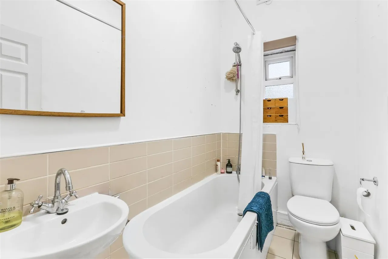 87 Camborne Road, Sutton, Surrey, SM2 6RF, photo 20