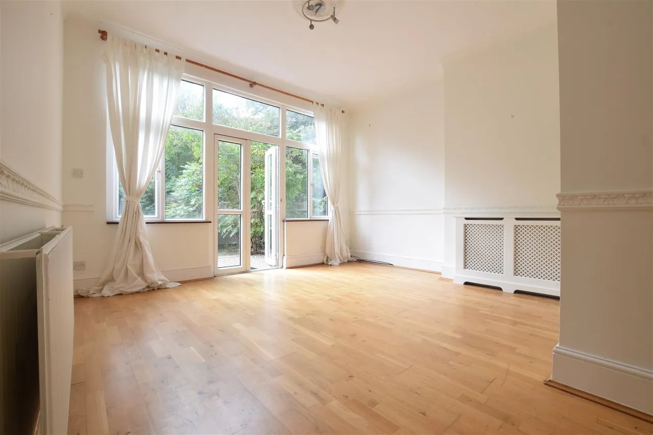 1 bed flat for sale — 87 Camborne Road, Sutton, Surrey, SM2 6RF