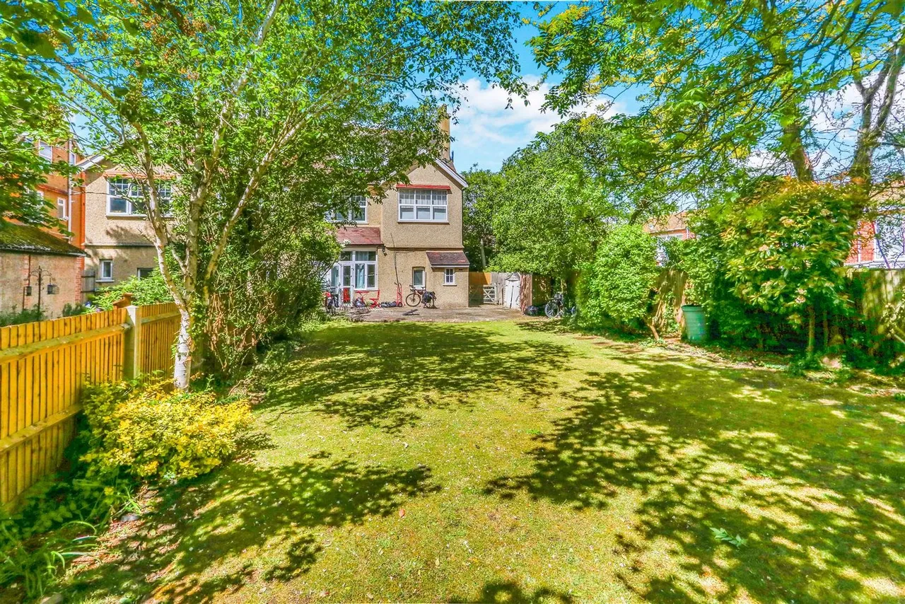 87 Camborne Road, Sutton, Surrey, SM2 6RF, photo 12