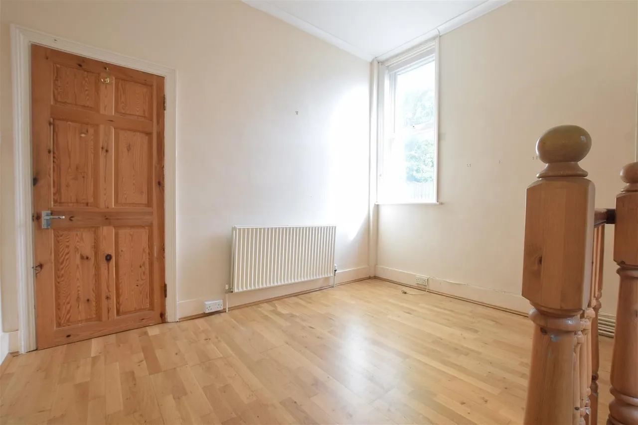 87 Camborne Road, Sutton, Surrey, SM2 6RF, photo 21