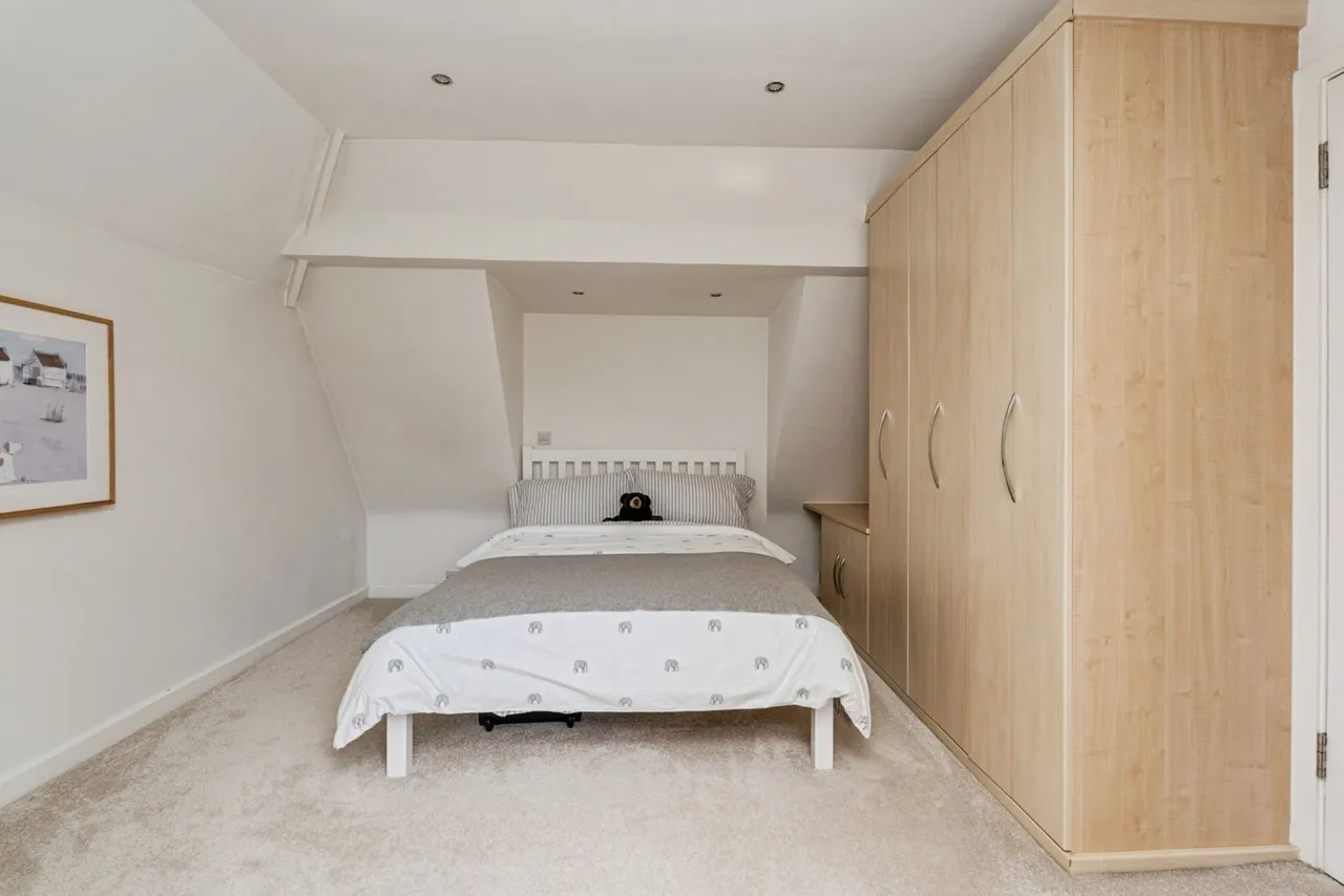 Pyrford Road, Woking, GU22, photo 9