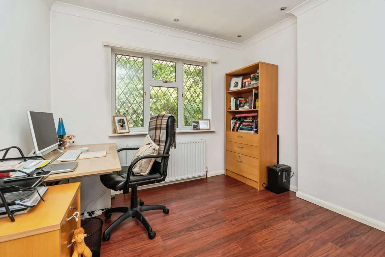 Pyrford Road, Woking, GU22, photo 8