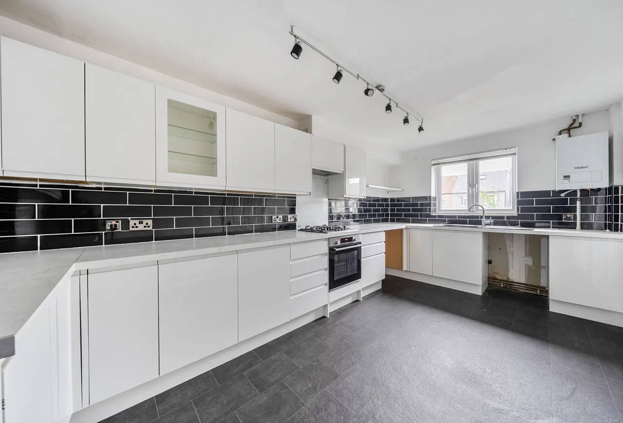 Garth Road, Morden, SM4 4NF, photo 2