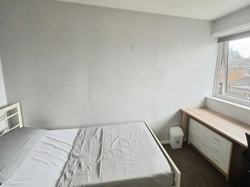 1 bed property to rent — Beechtree Avenue, Englefield Green, Surrey, TW20