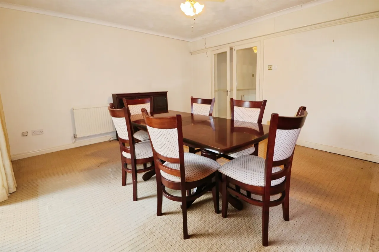 5 bed house for sale — Port Road East, Barry
