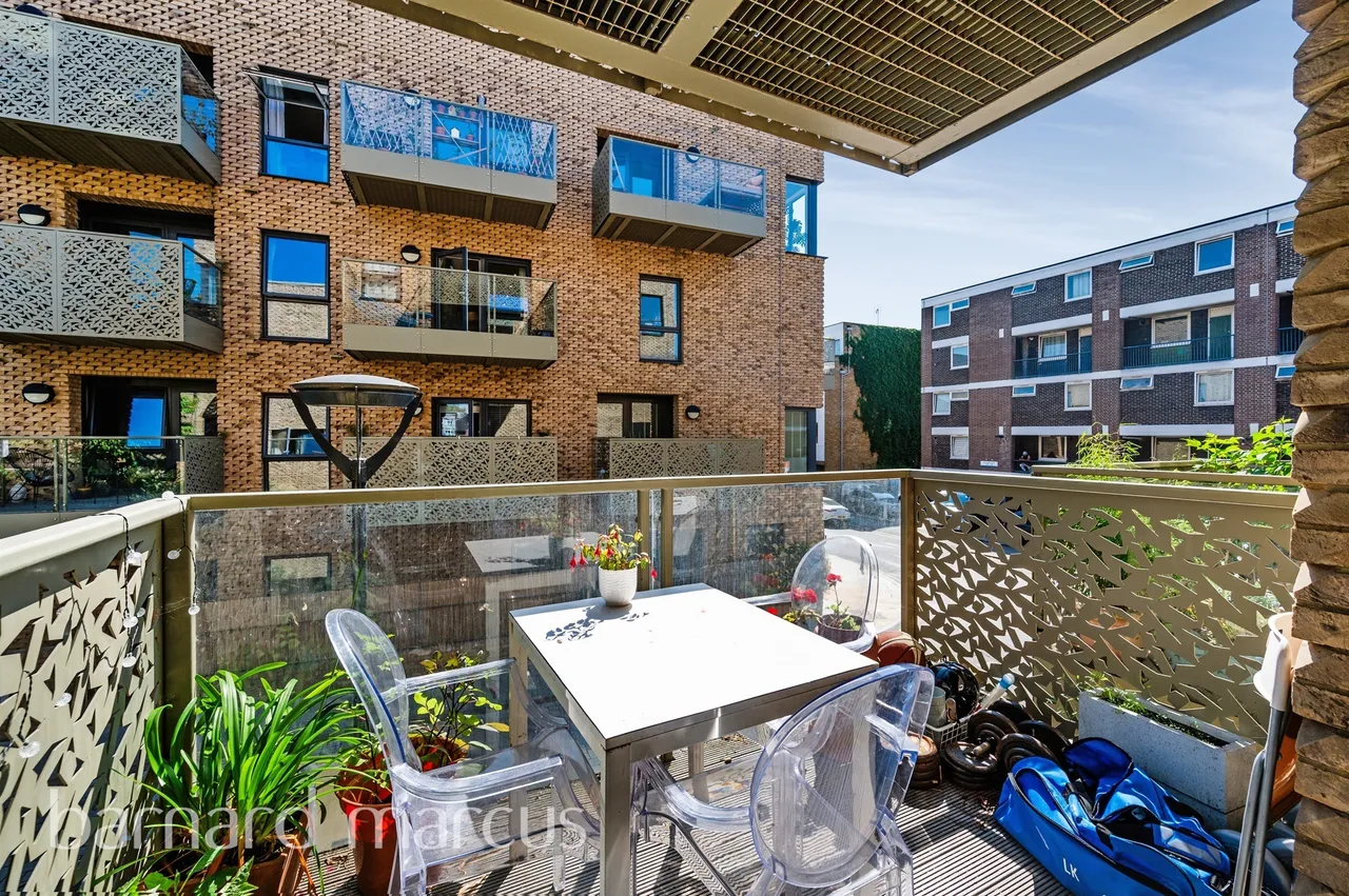 1 bed flat for sale — Elmington Road, London