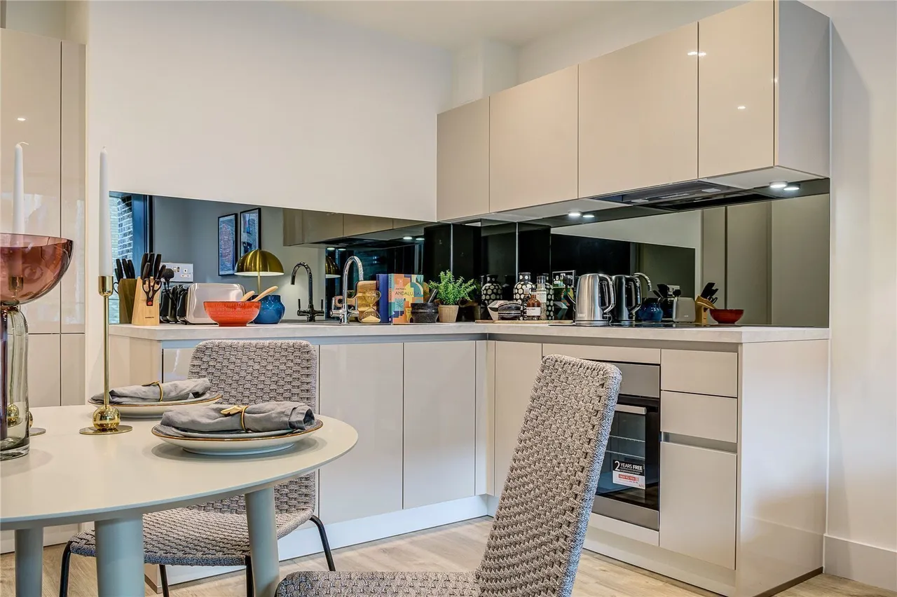 Fairfield Avenue, Staines-Upon-Thames, TW18, photo 2
