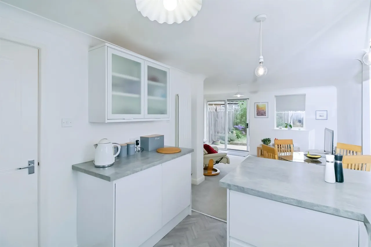 Llanmead Gardens, Barry, CF62, photo 8