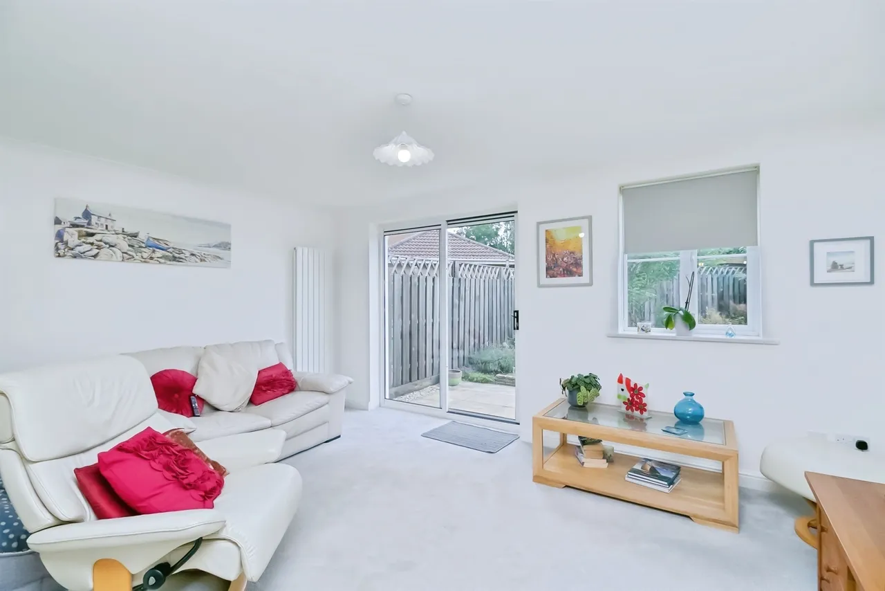 Llanmead Gardens, Barry, CF62, photo 4
