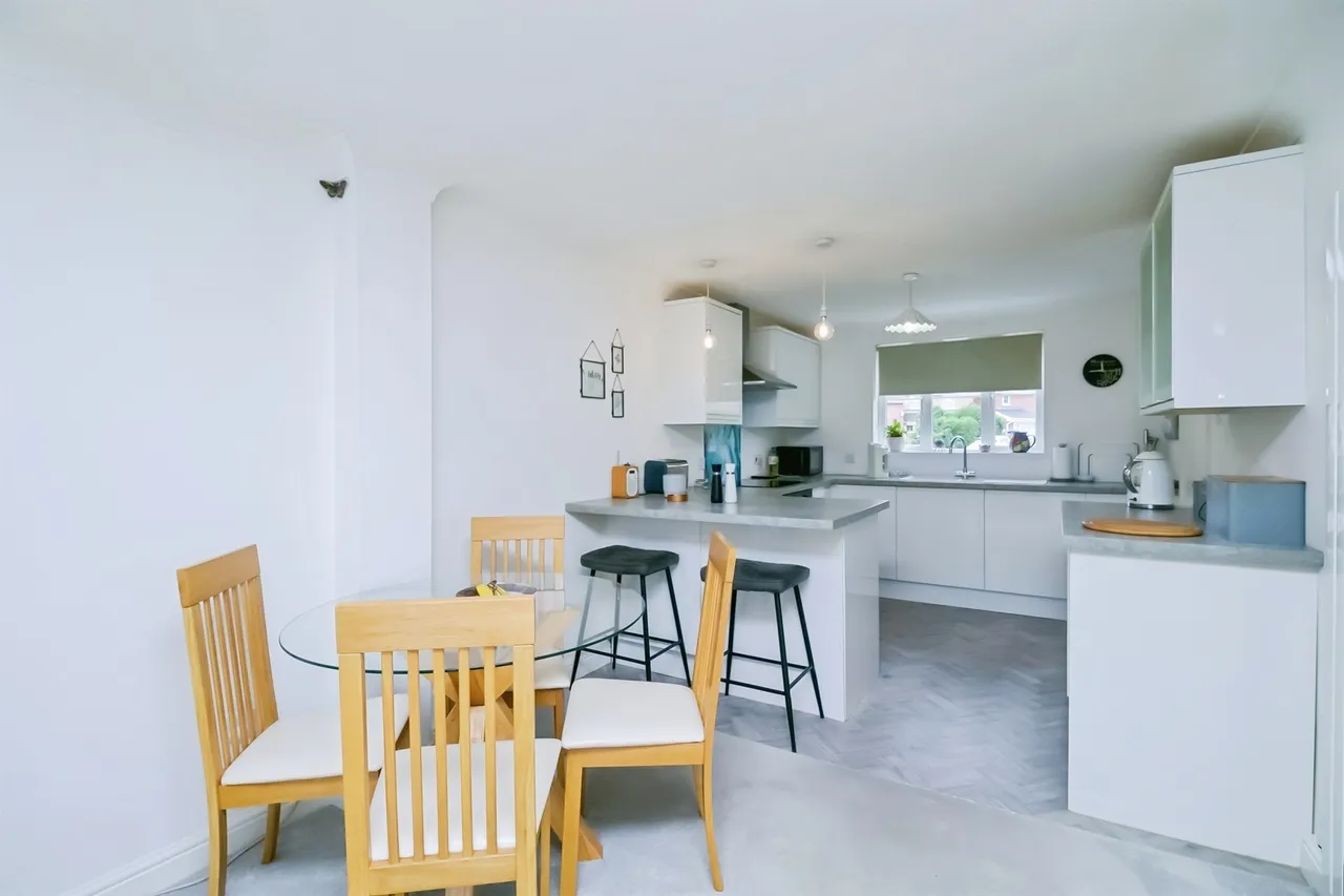Llanmead Gardens, Barry, CF62, photo 7